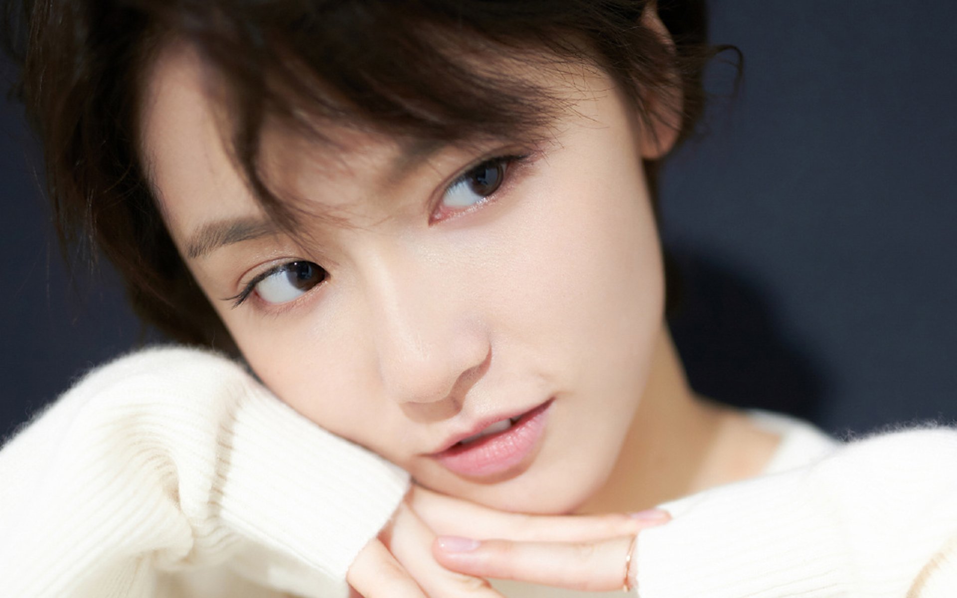 爱游戏官网-惊心动魄！皮亚斯特里主导战术革命，梅赛德斯以窒息式运营完胜阿斯顿马丁