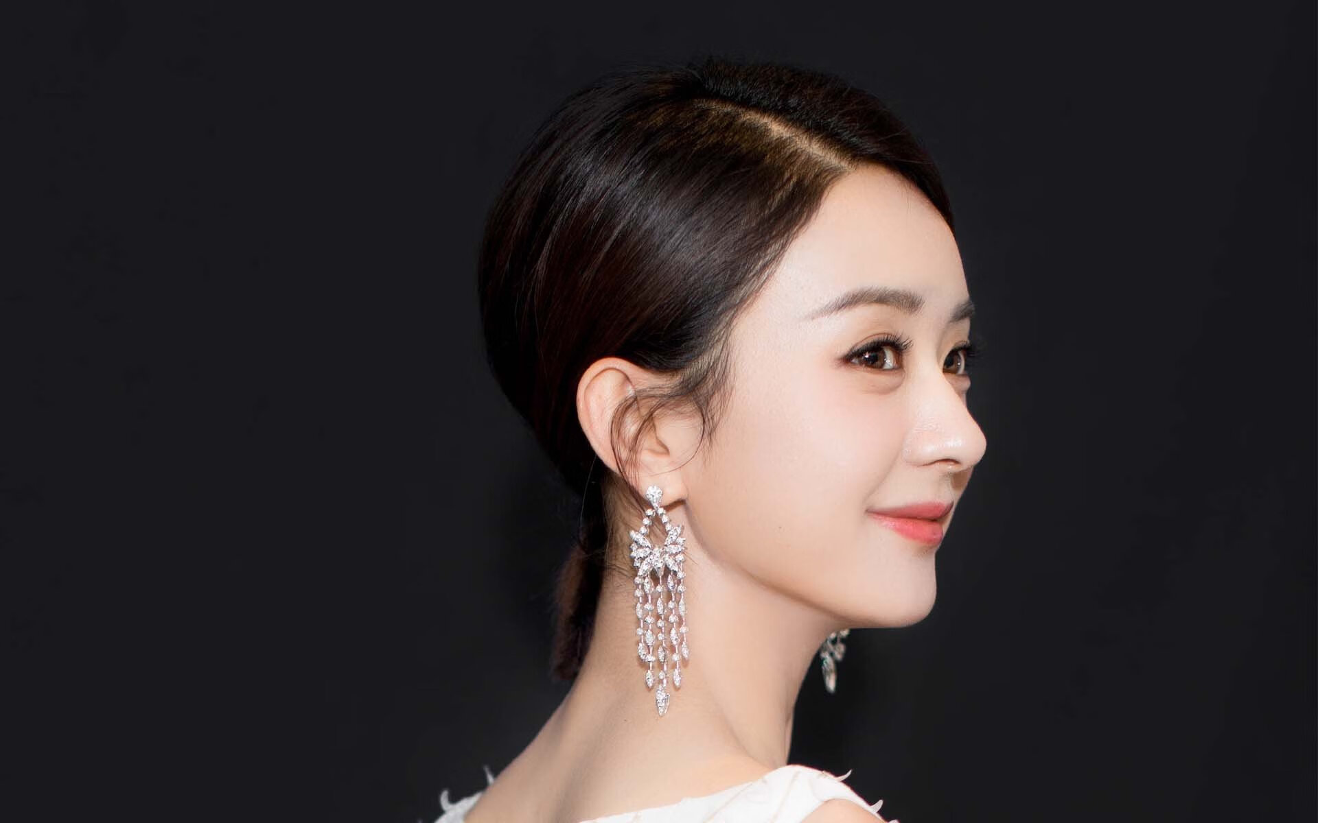 锋刃出鞘，孔德一传一射，红黑军团轻取那不勒斯的唯一性密钥