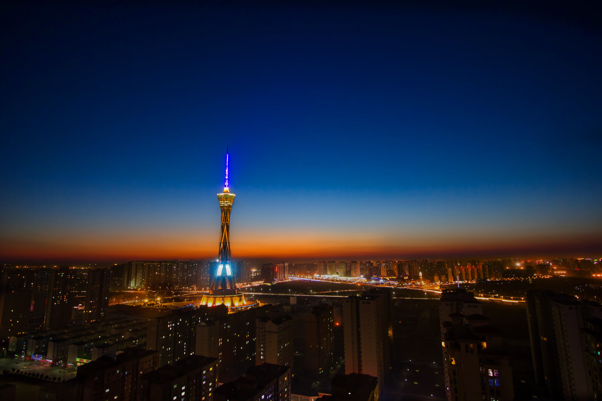 2026世界杯B组生死战，喀麦隆绝地反击险胜伊朗，维尼修斯临场指挥显帅才